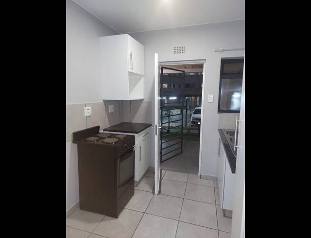 2 BEDROOM PROPERTY TO RENT IN RIVERSIDE VIEW EXT 30